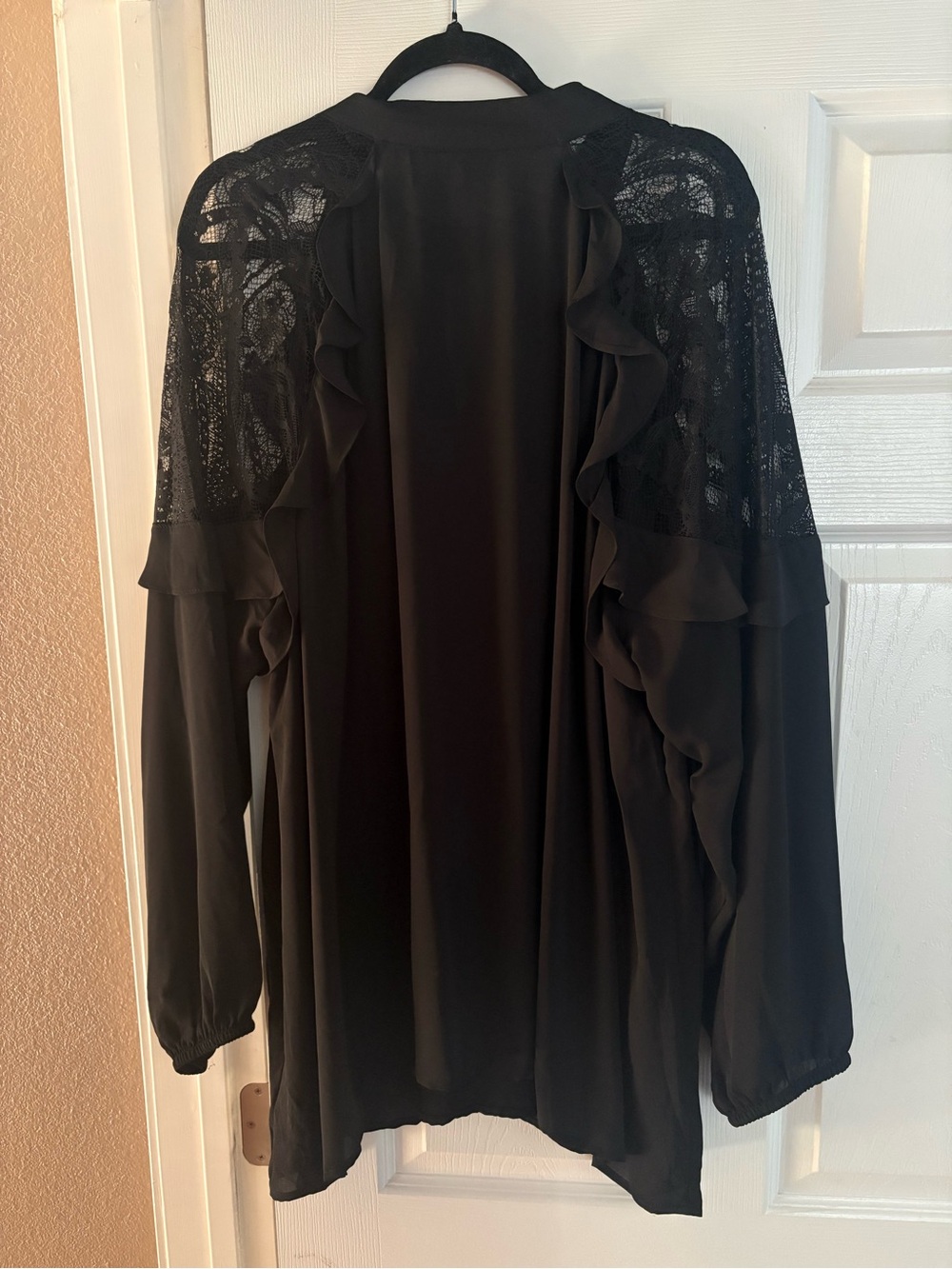 NEW Torrid Georgette crochet inset long sleeve blouse top lace keyhole NWT 4X - Picture 4 of 8
